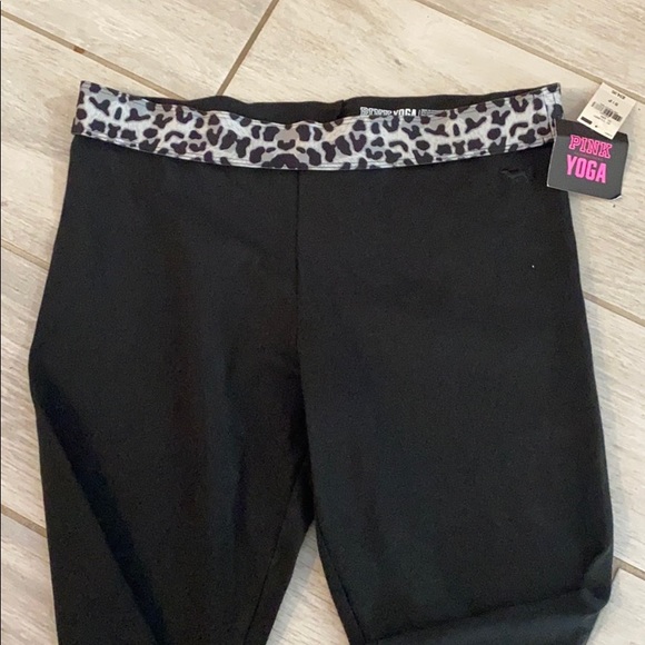 Victoria’s Secret crop legging small leopard yoga - Picture 3 of 3